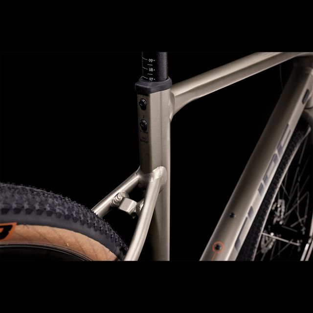 CUBE Nuroad EX 2022 gravel grinder